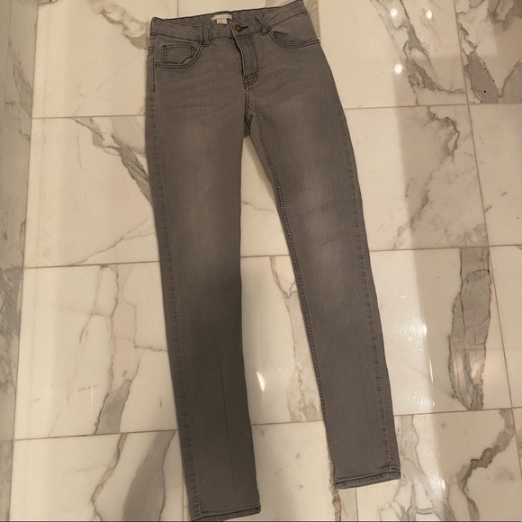 H&M Grey Mid Rise Jean​​ - Picture 2 of 5